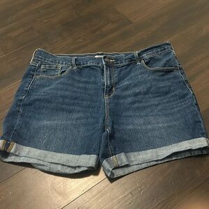 Old Navy size 16 denim shorts.